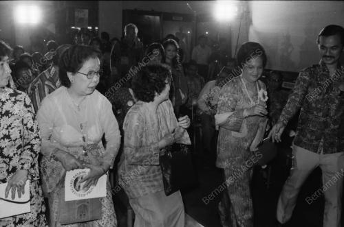 RASMI KELUARGAKU SAYANG DI MUZIUM