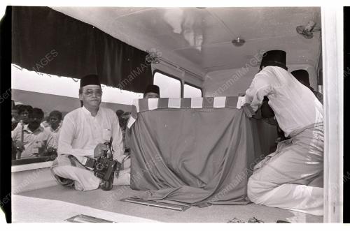 ALLAHYARHAM TUN HUSSEIN ONN