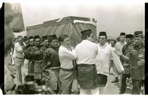ALLAHYARHAM TUN HUSSEIN ONN