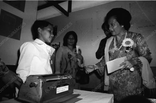 RASMI KELUARGAKU SAYANG DI MUZIUM
