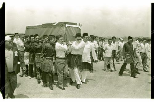 ALLAHYARHAM TUN HUSSEIN ONN