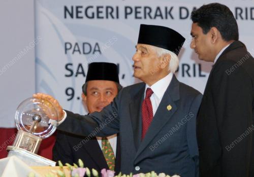 SULTAN AZLAN SHAH