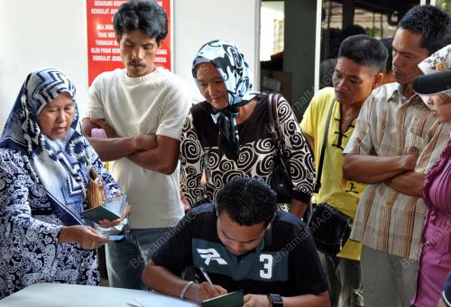 RAKYAT INDONESIA DI SABAH MENGUNDI