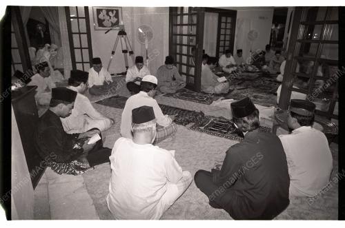 ALLAHYARHAM TUN HUSSEIN ONN