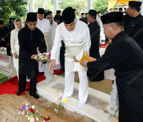 SULTAN AZLAN SHAH