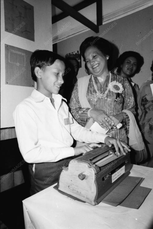 RASMI KELUARGAKU SAYANG DI MUZIUM