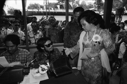 RASMI KELUARGAKU SAYANG DI MUZIUM