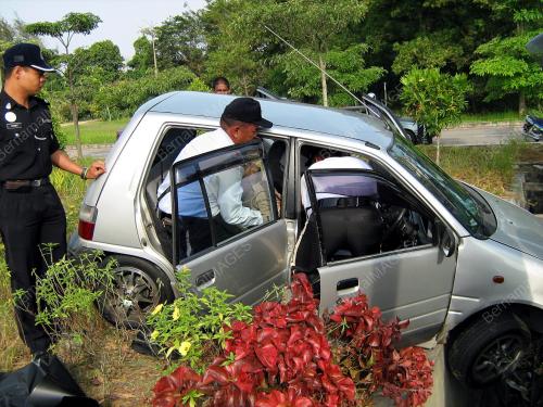 LAKI MATI DALAM KERETA