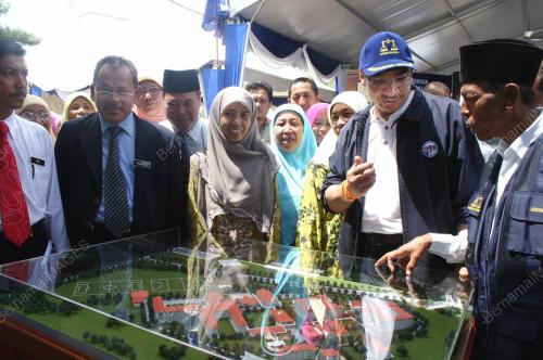 HISHAMUDDIN TUN HUSSEIN
