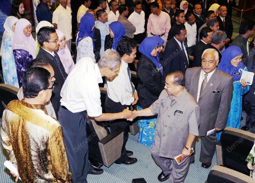 DATUK ABDUL AZAZ SHAMSUDIN