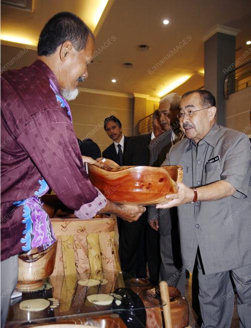 DATUK ABDUL AZAZ SHAMSUDIN
