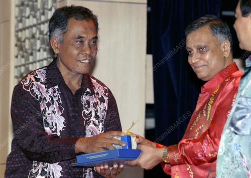 TAN SRI NOR MOHAMED YAKCOP