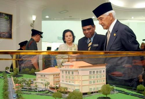 SULTAN AZLAN SHAH