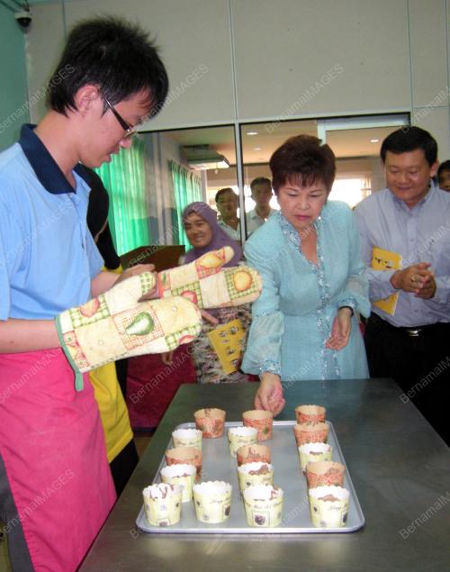 NG YEN YEN