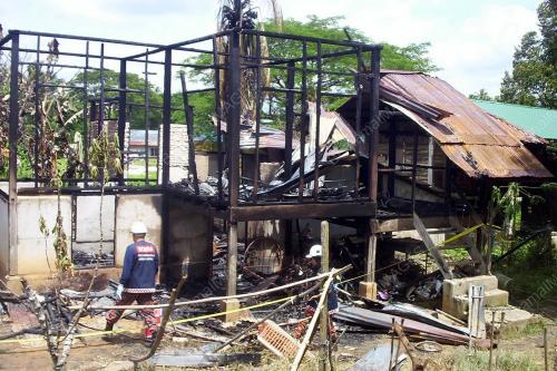 DUA RUMAH SEWA TERBAKAR