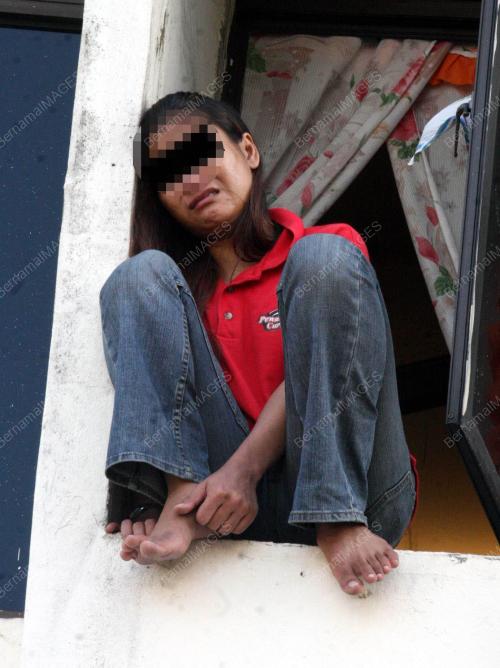 WANITA CUBA BUNUH DIRI