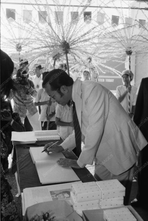 MAHATHIR OFFICIATES NDK SDN BHD