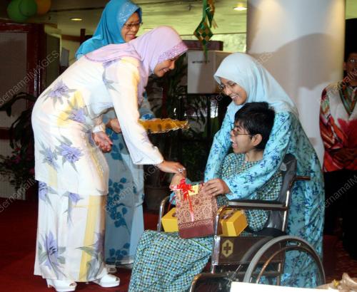 TUANKU NUR ZAHIRAH