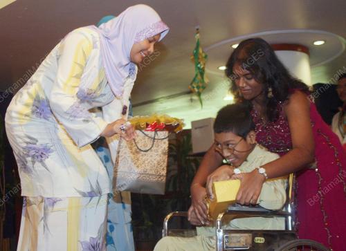 TUANKU NUR ZAHIRAH