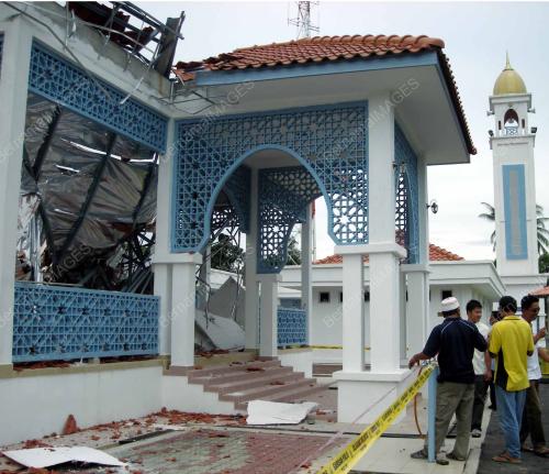 BUMBUNG MASJID RUNTUH