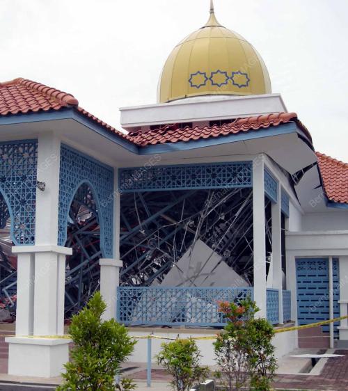 BUMBUNG MASJID RUNTUH