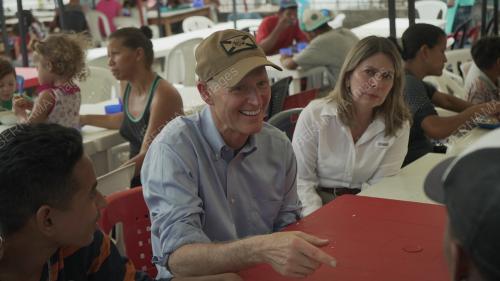 US senator visits Venezuelan migrants in Colombia