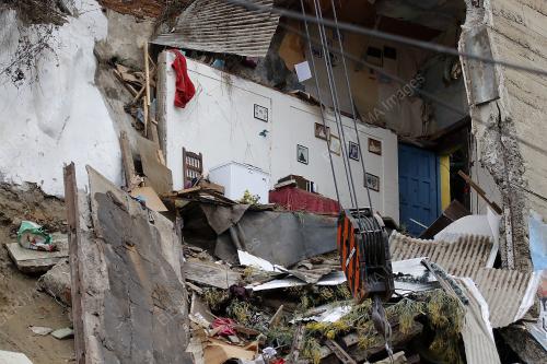 Houses collapse in Chile