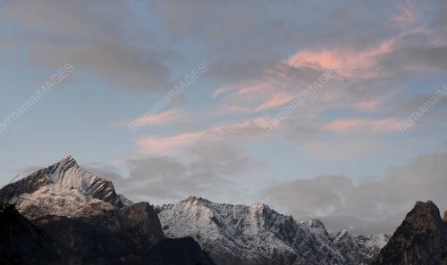 5F9EC2004B494710_04112019