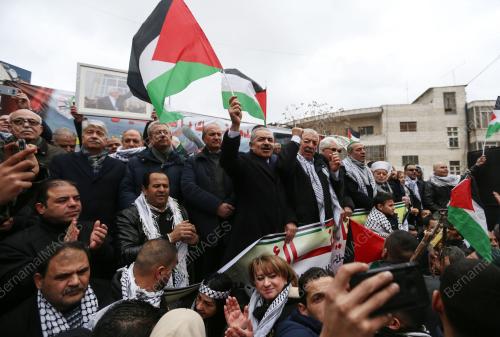 Palestinians show support for Abbas in West Bank