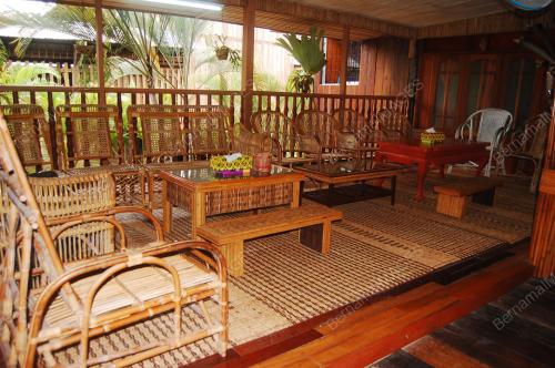 RUMAH PANJANG