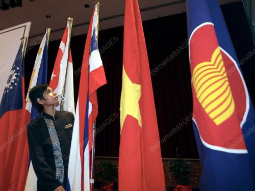 SIDANG TIDAK RASMI MENTERI-MENTERI EKONOMI ASEAN