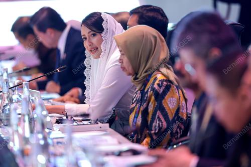 14TH AEM-CANADA CONSULTATION