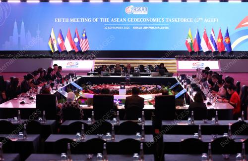 57th ASEAN ECONOMIC MINISTERSÃ• MEETING