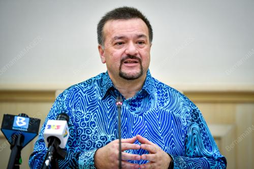 DATUK SERI AMIR HAMZAH AZIZAN