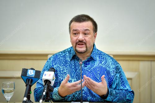 DATUK SERI AMIR HAMZAH AZIZAN