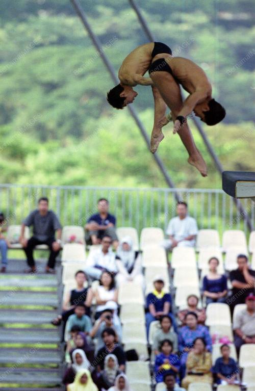 AQ05-16_09_2001_HIGH_DIVE_02022016