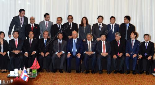 ASEAN02_20112015_INVESTMENT
