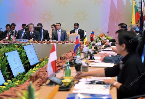 ASEAN05_26042015_FM