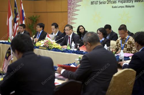 ASEAN07_26042015_ASEAN
