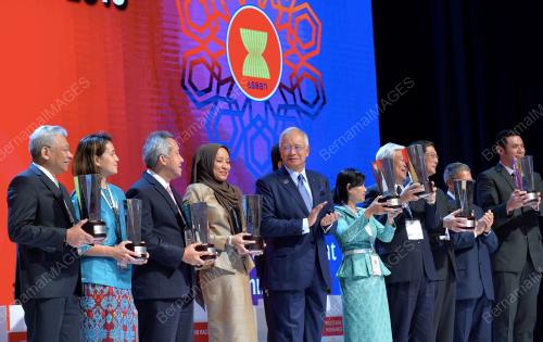 ASEAN09_20112015_INVESTMENT