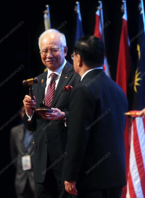 ASEAN108_22112015_ASEAN
