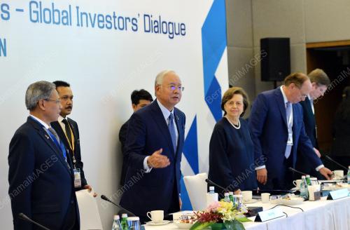 ASEAN111_20112015_INVESTMENT