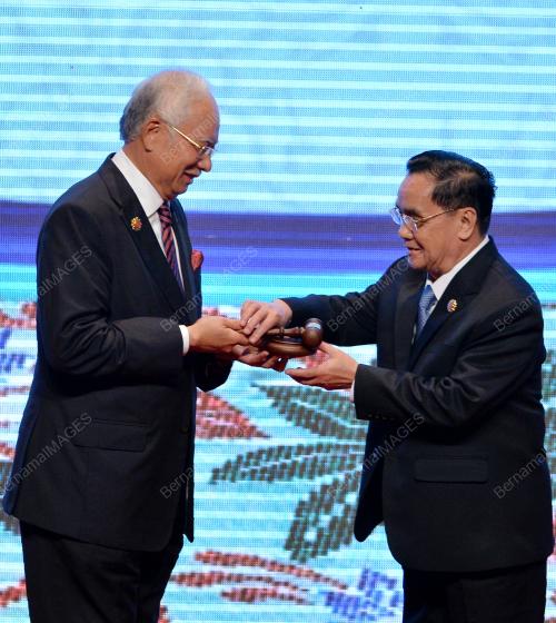 ASEAN111_22112015_ASEAN