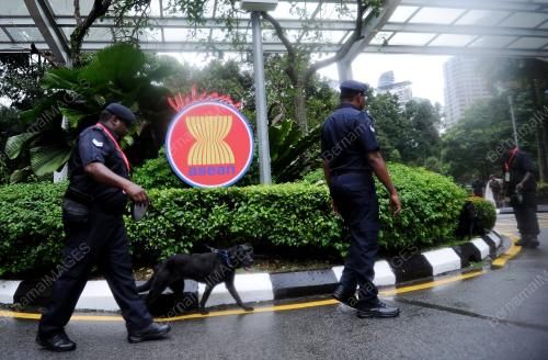 ASEAN113_20112015_INVESTMENT
