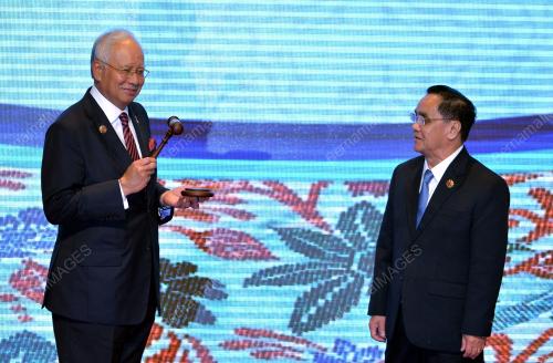 ASEAN113_22112015_ASEAN