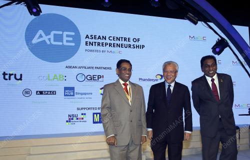 ASEAN115_21112015_1AES_ASEAN