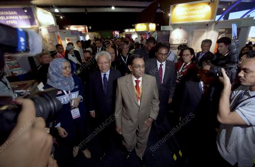 ASEAN117_21112015_1AES_ASEAN