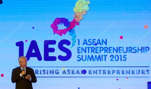 ASEAN118_21112015_1AES_ASEAN