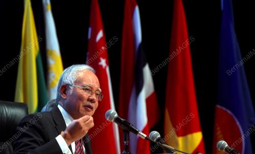 ASEAN118_22112015_PC_ASEAN