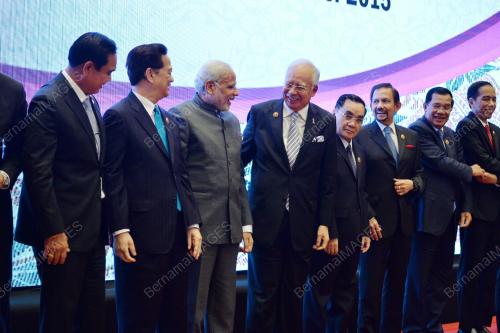 ASEAN119_21112015_ASEAN_INDIA